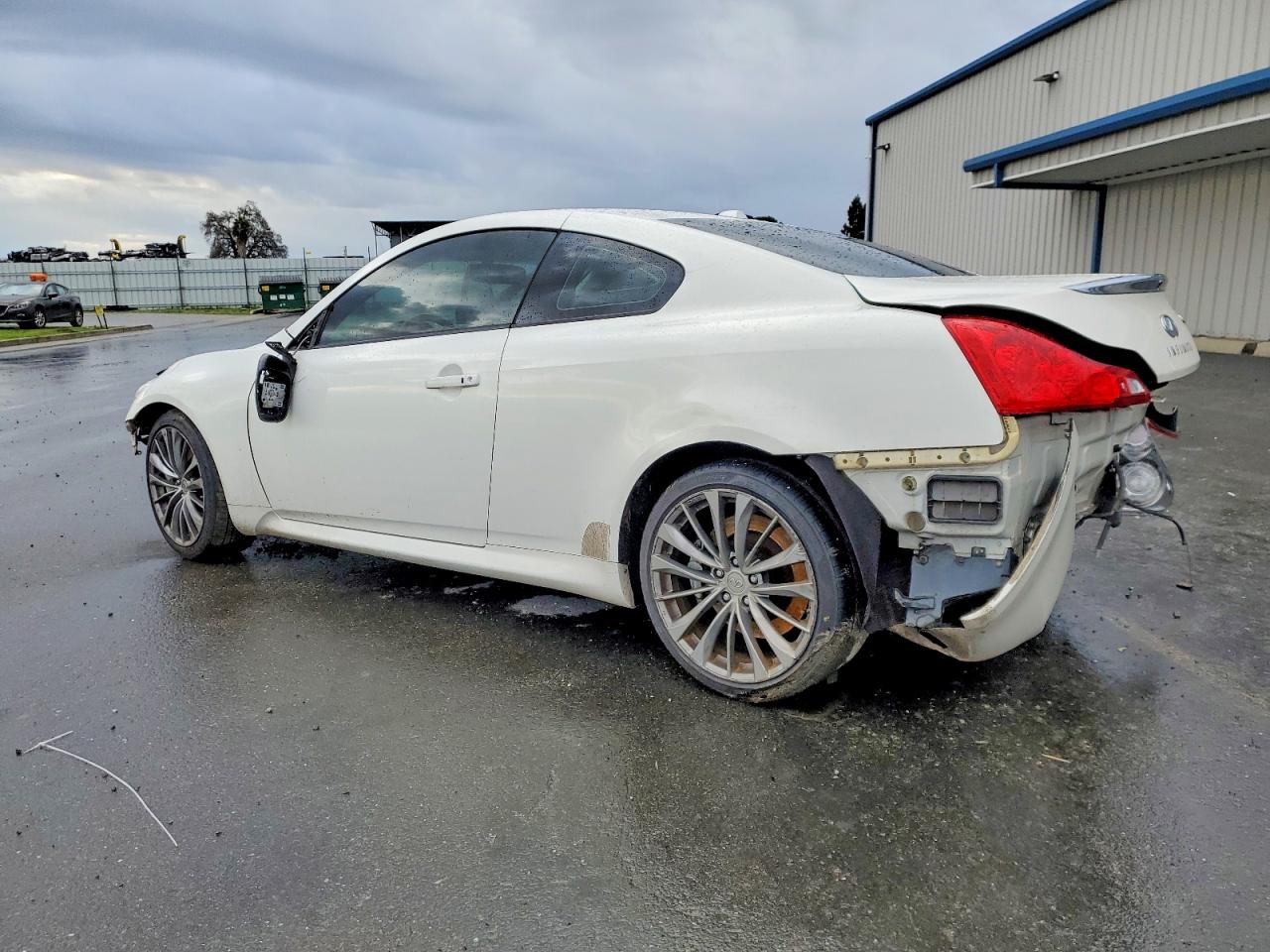 2011 INFINITI G37 BASE photo 2