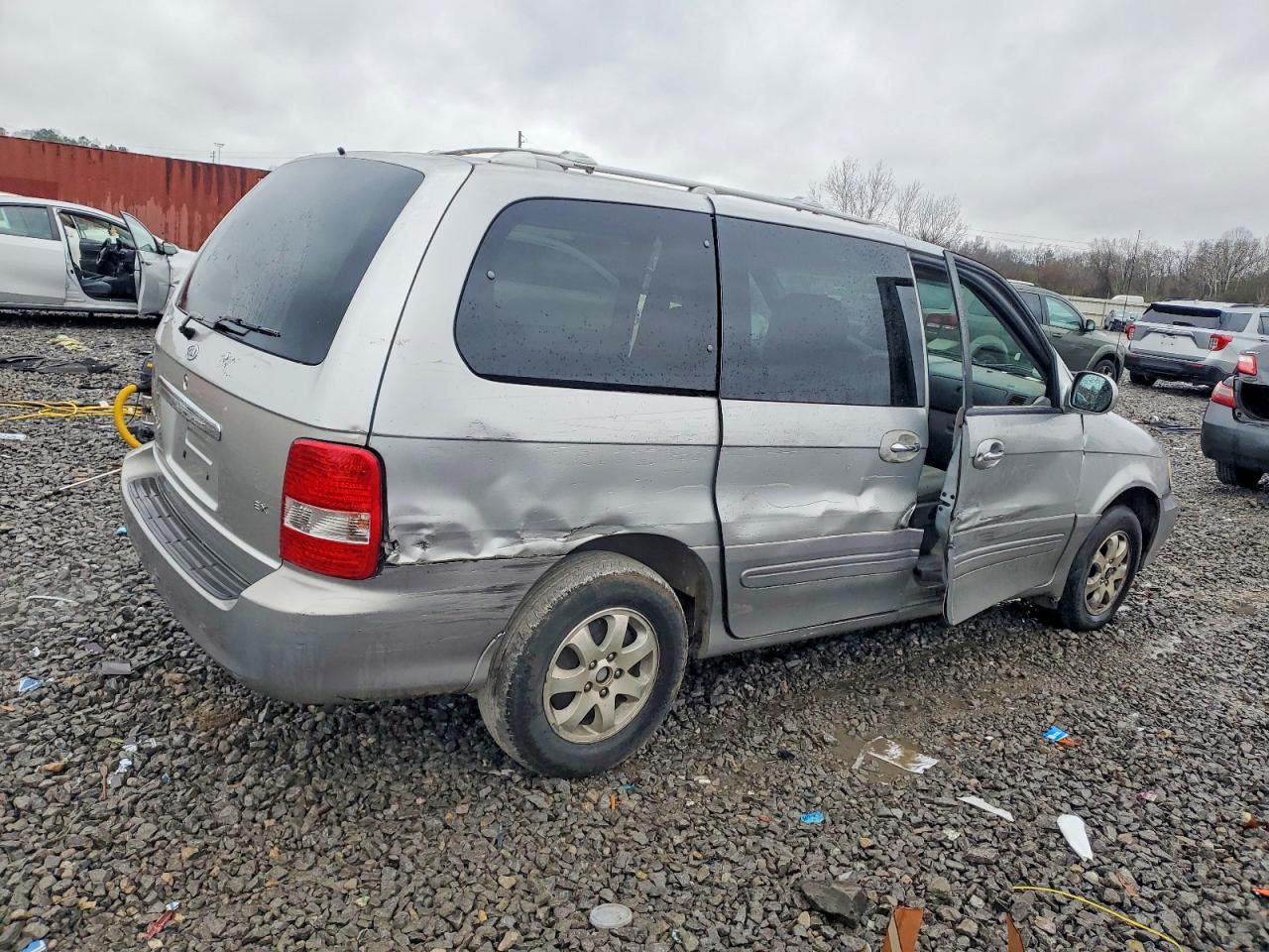 2005 KIA SEDONA LX photo 3