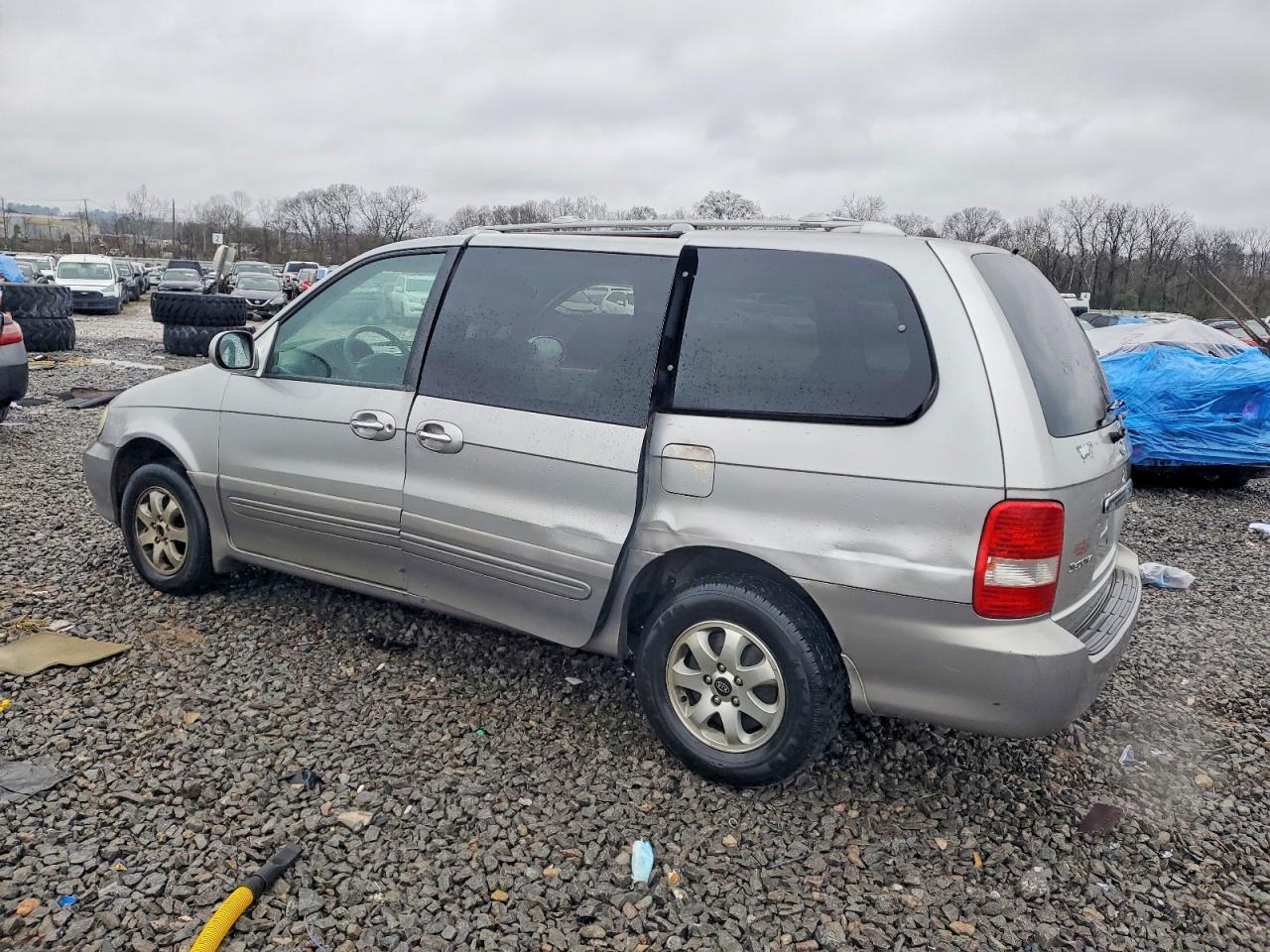 2005 KIA SEDONA LX photo 2