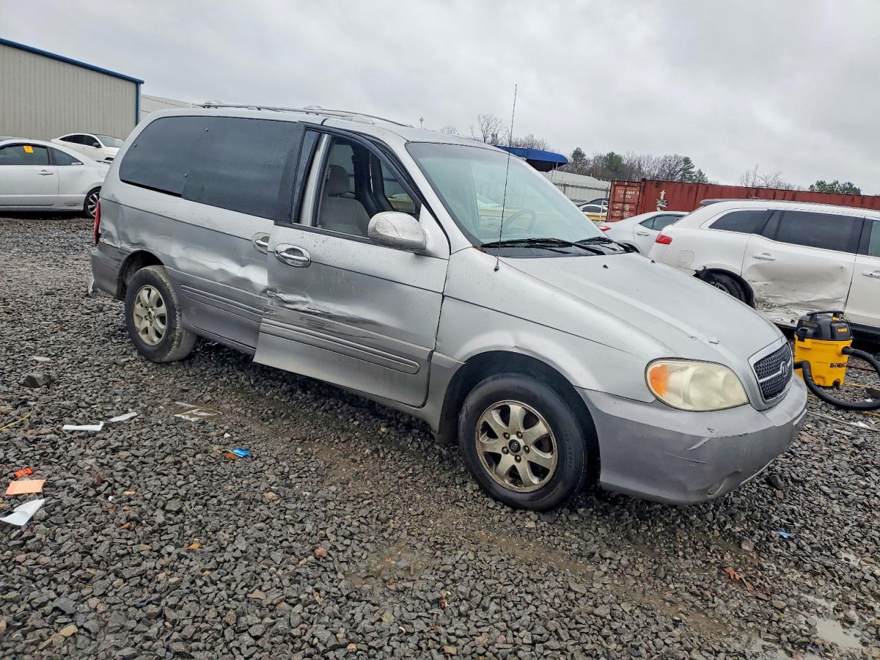 2005 KIA SEDONA LX photo 4