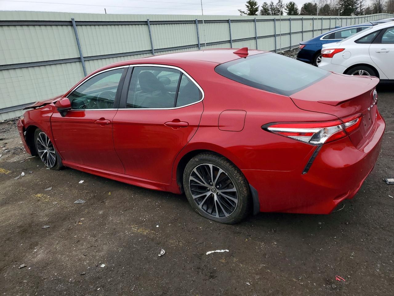 2020 TOYOTA CAMRY SE photo 2