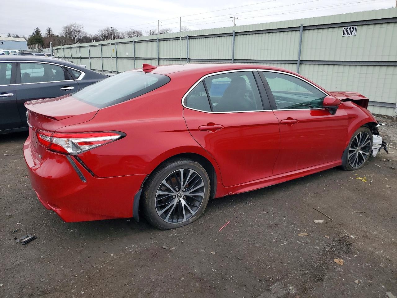 2020 TOYOTA CAMRY SE photo 3