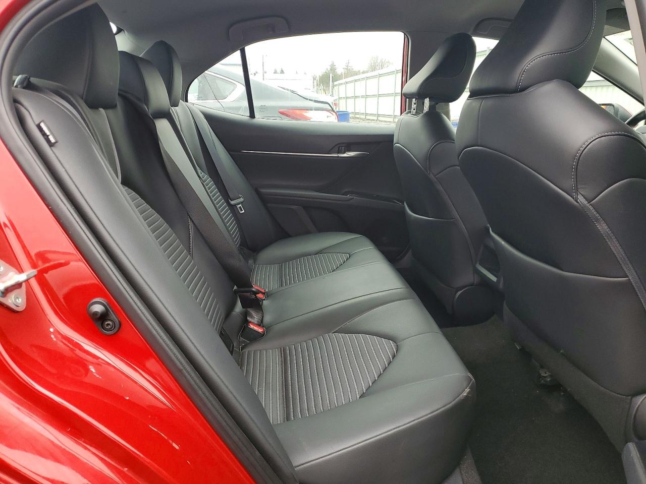 2020 TOYOTA CAMRY SE photo 10