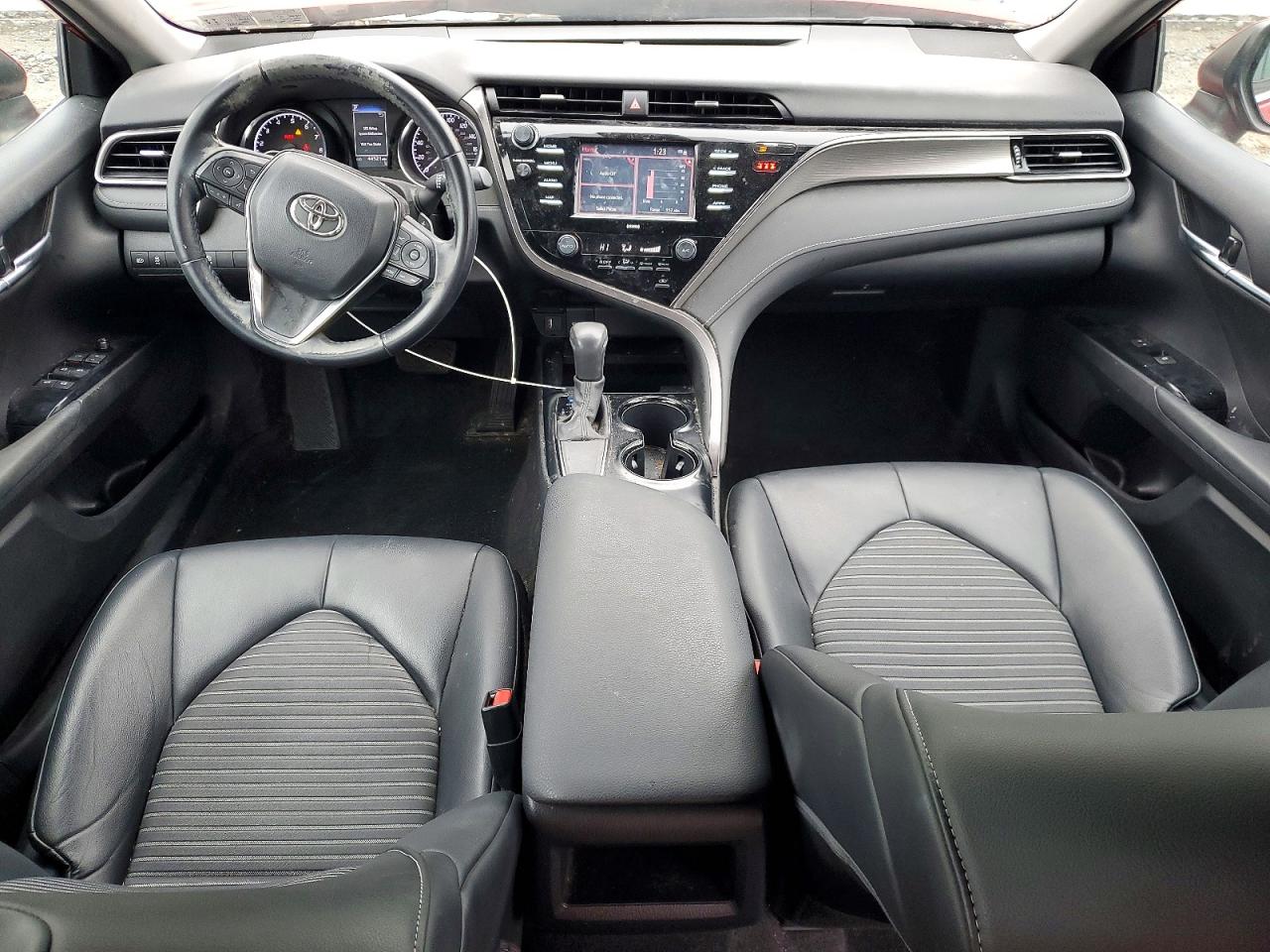 2020 TOYOTA CAMRY SE photo 8