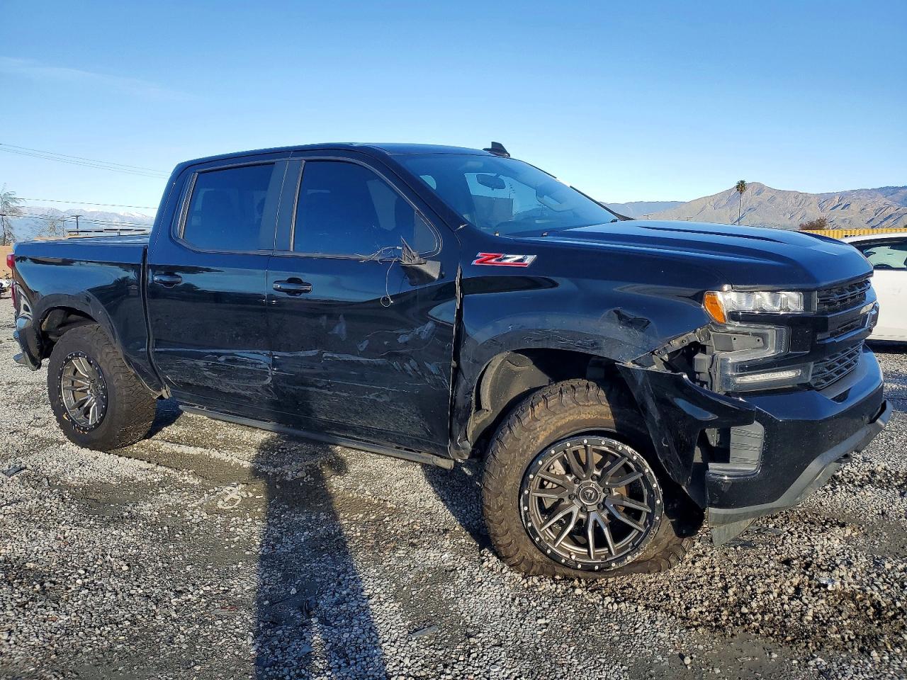 2019 CHEVROLET SILVERADO K1500 RST photo 4