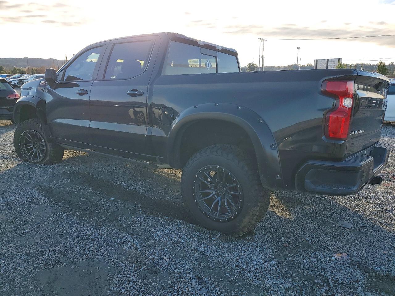 2019 CHEVROLET SILVERADO K1500 RST photo 2