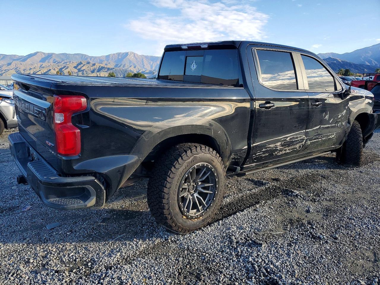2019 CHEVROLET SILVERADO K1500 RST photo 3