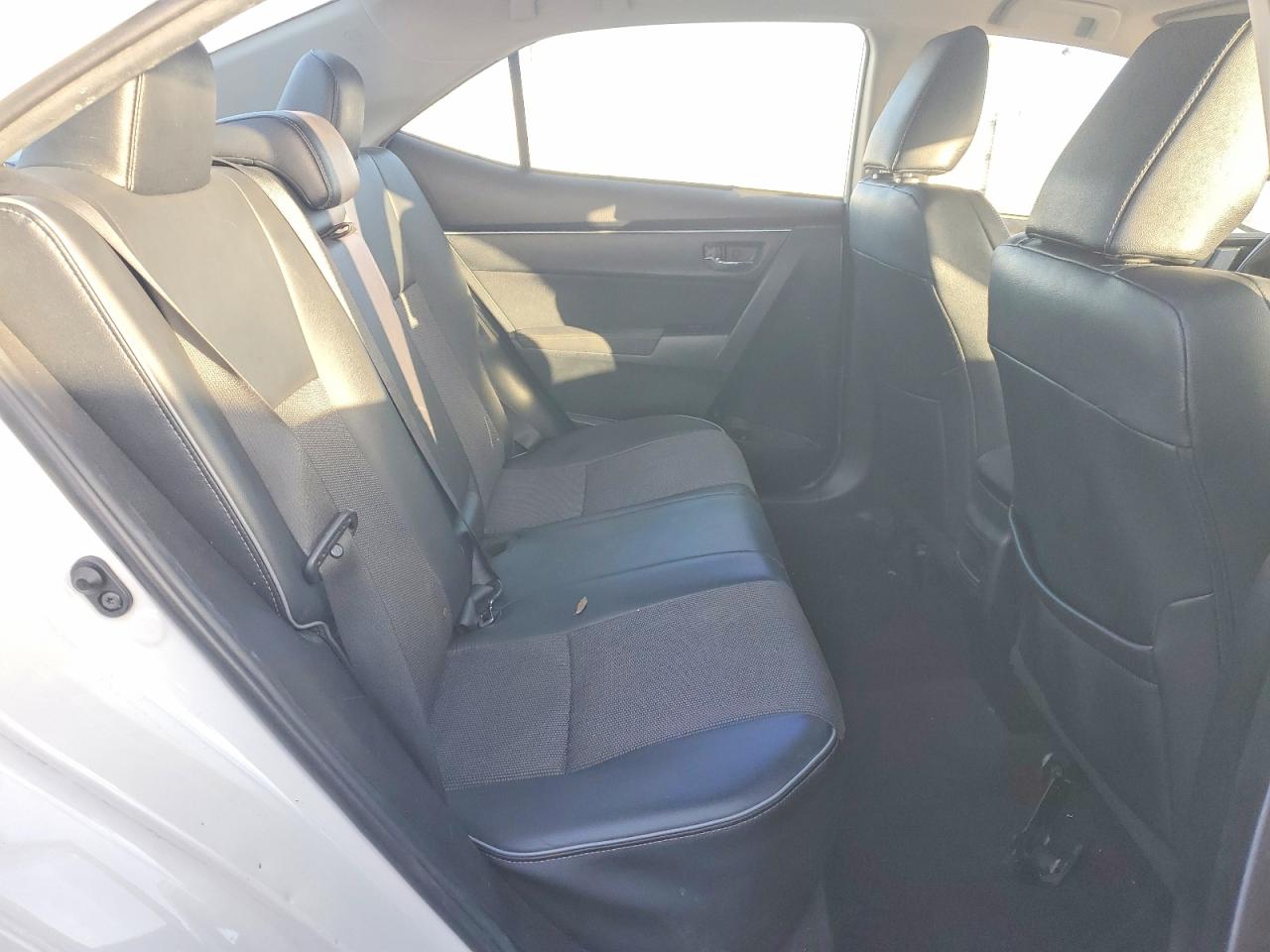 2018 TOYOTA COROLLA L photo 10