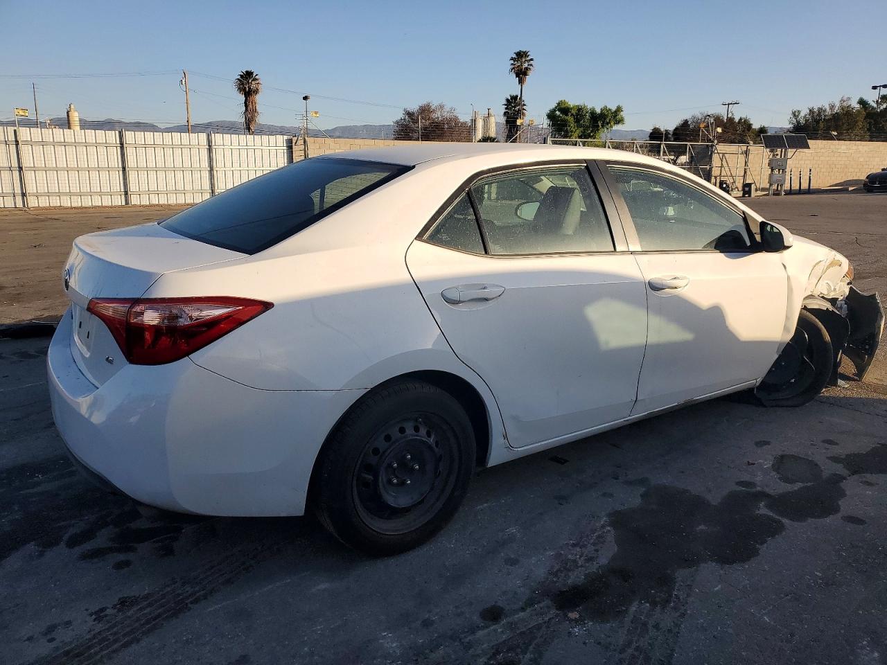 2018 TOYOTA COROLLA L photo 3