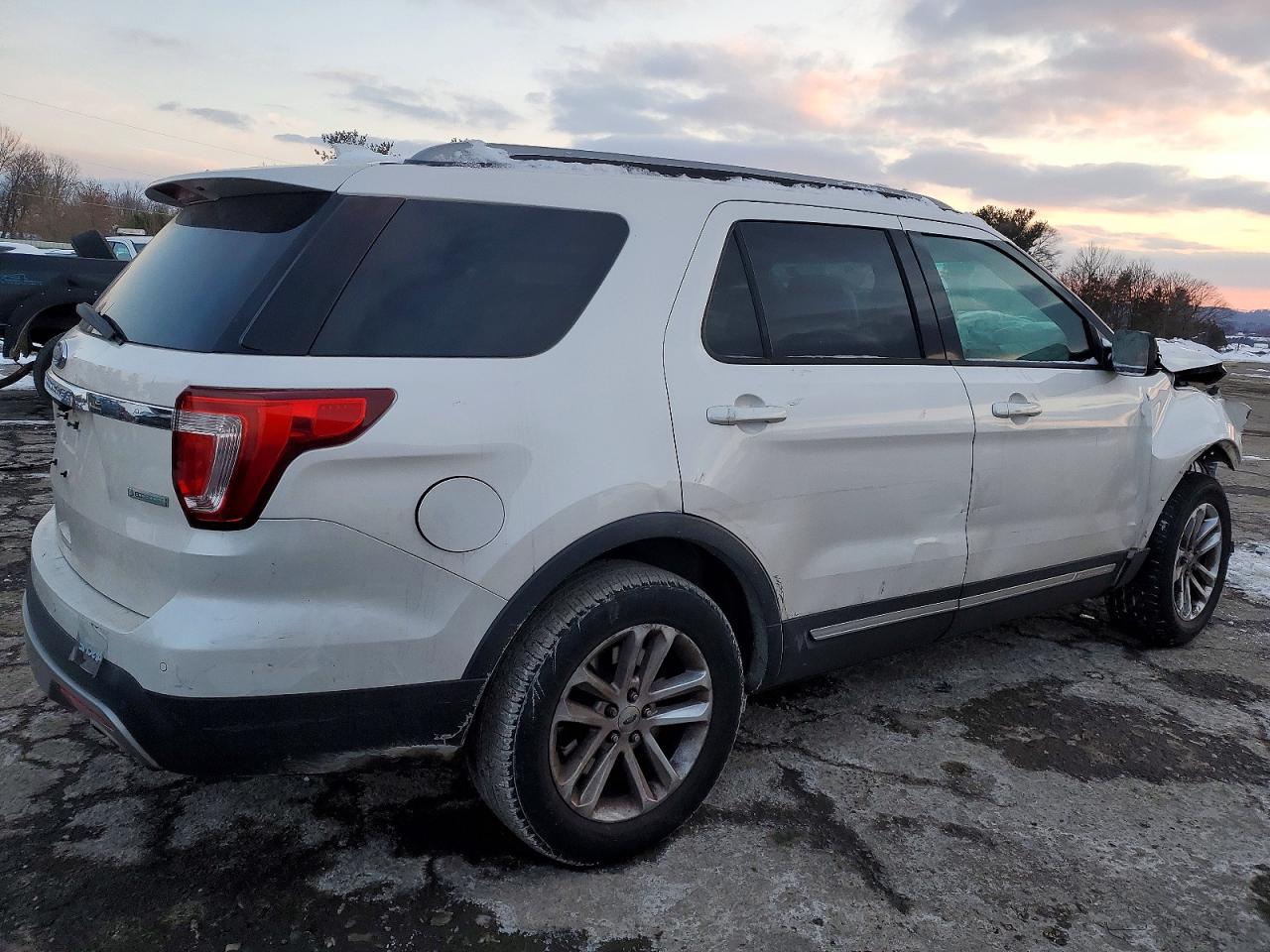 2016 FORD EXPLORER photo 3