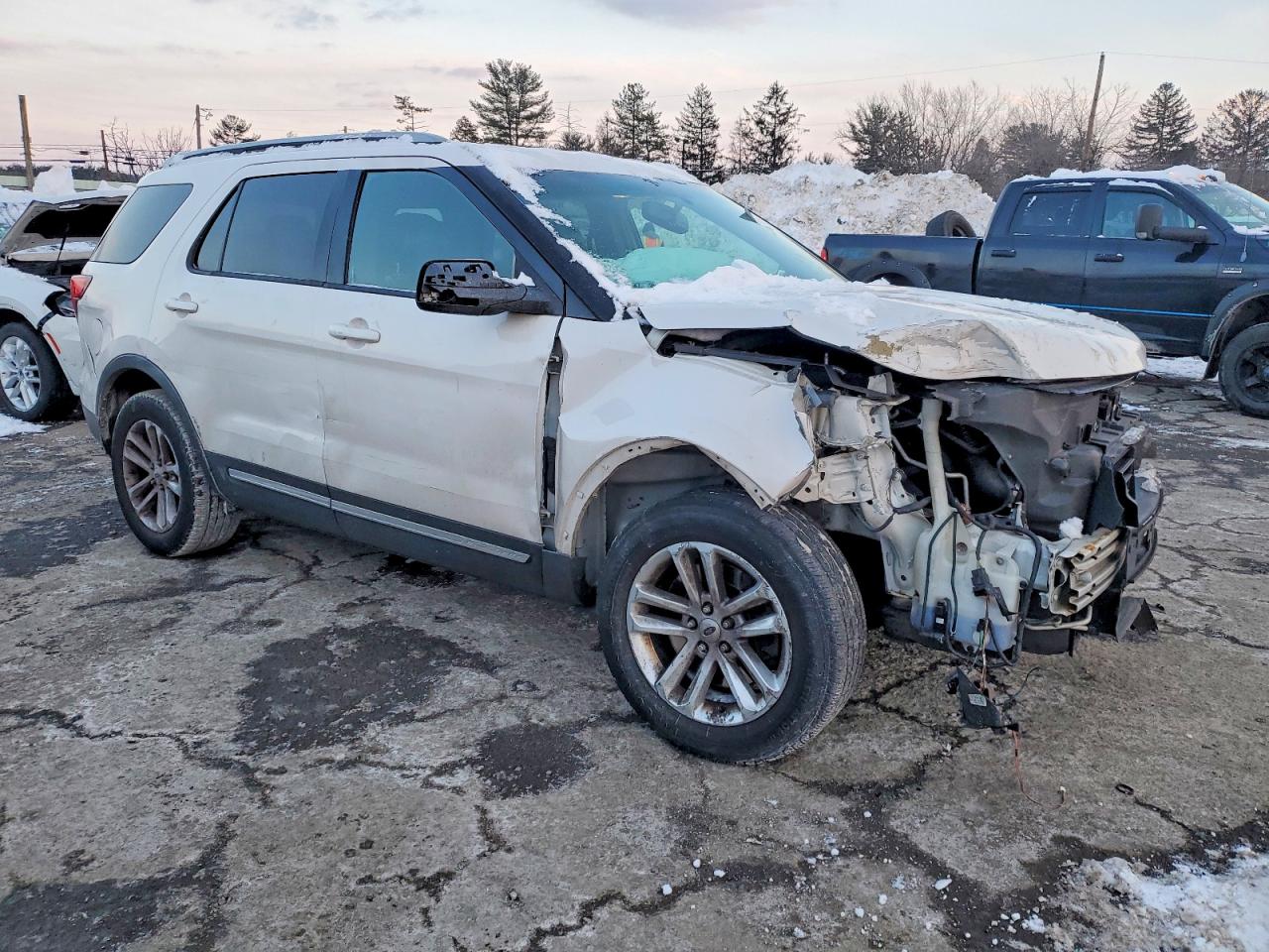 2016 FORD EXPLORER photo 4