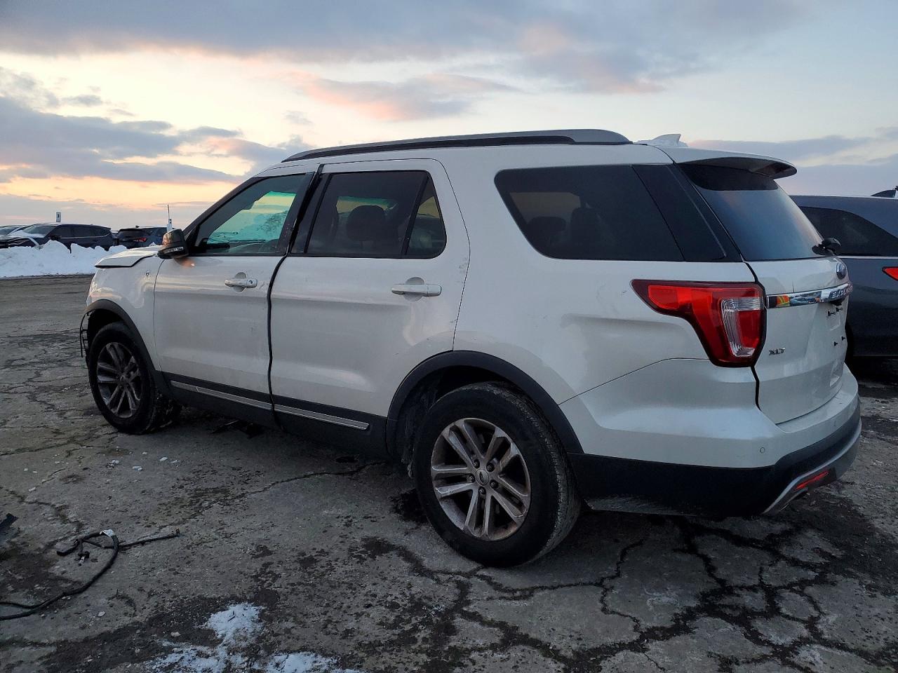 2016 FORD EXPLORER photo 2