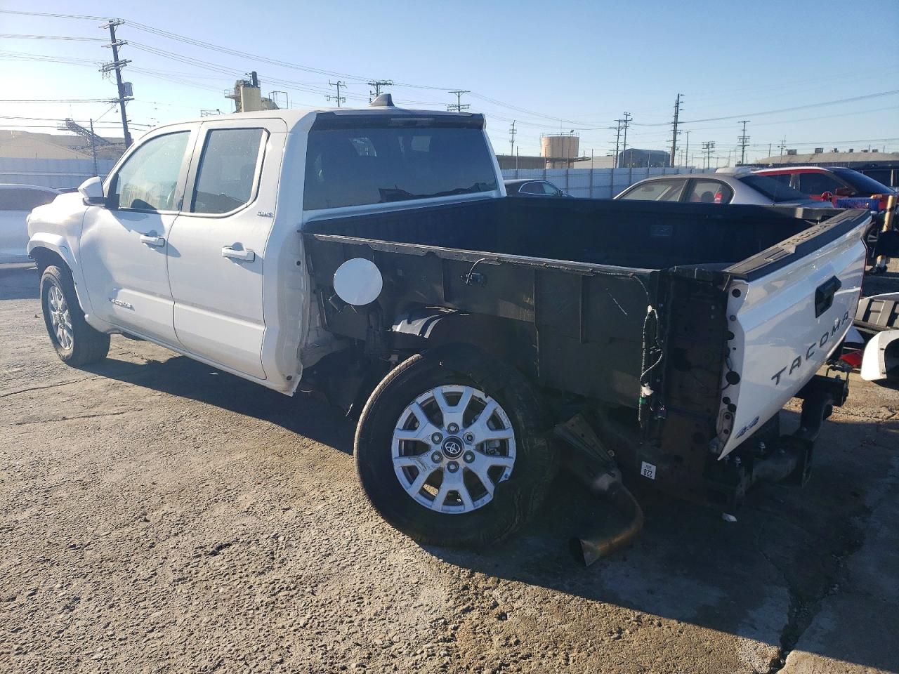 2025 TOYOTA TACOMA DOUBLE CAB photo 2