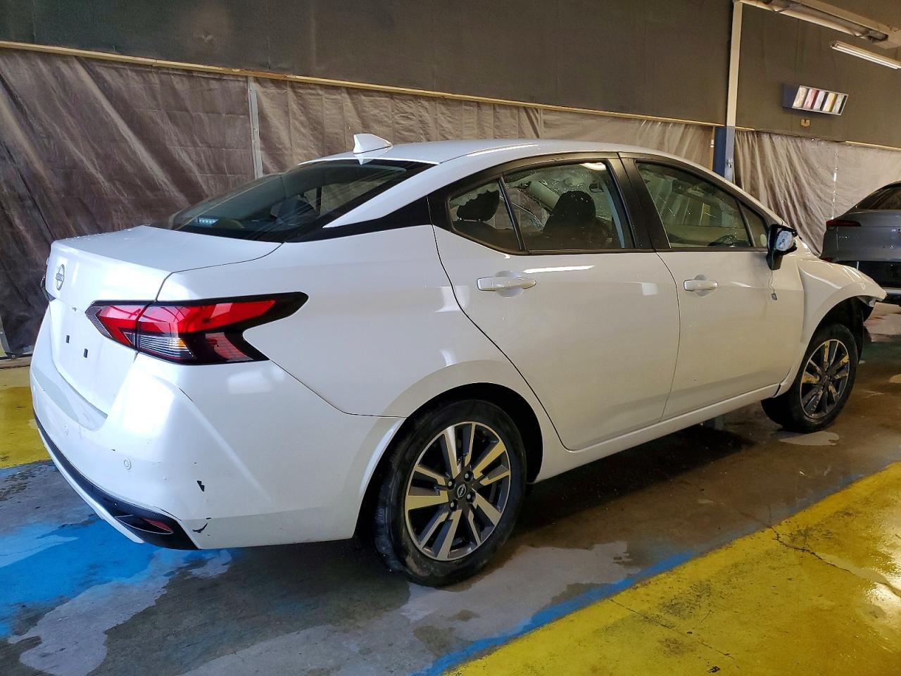 2025 NISSAN VERSA SV photo 5