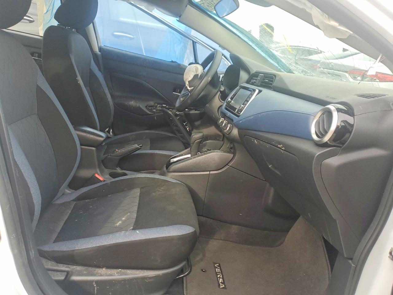 2025 NISSAN VERSA SV photo 13