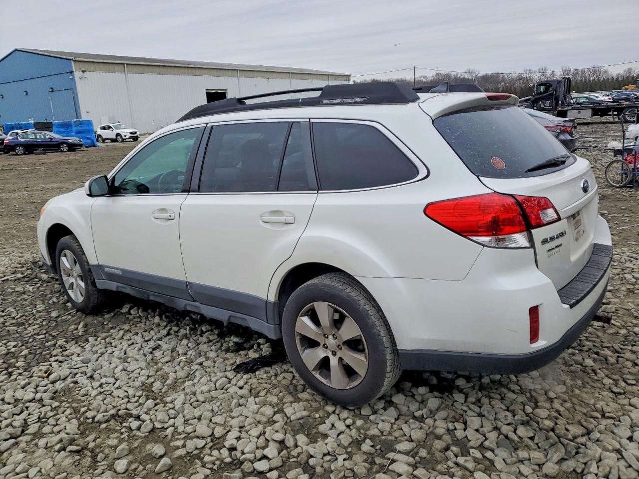 2011 SUBARU OUTBACK 3.6R LIMITED photo 2