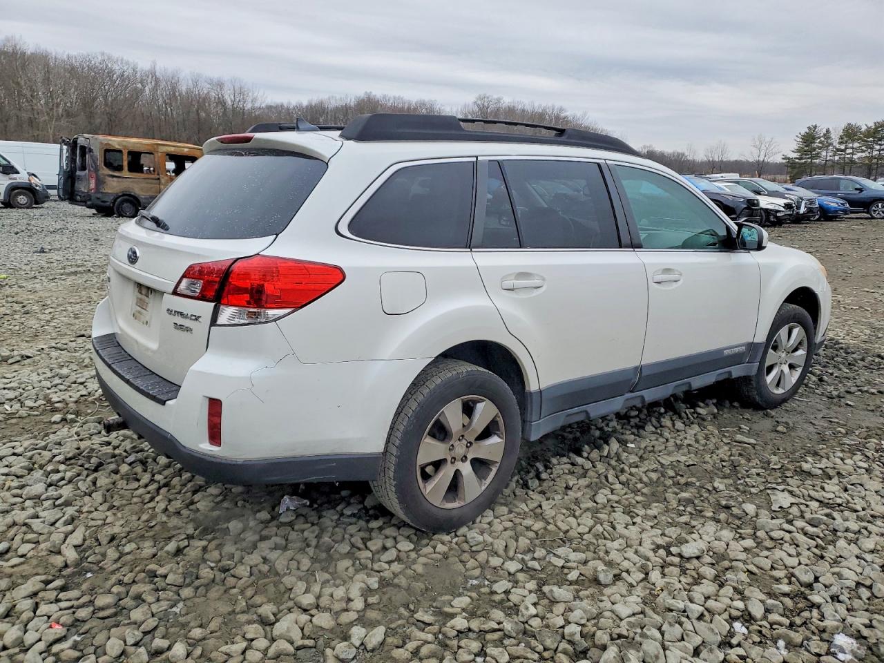 2011 SUBARU OUTBACK 3.6R LIMITED photo 3