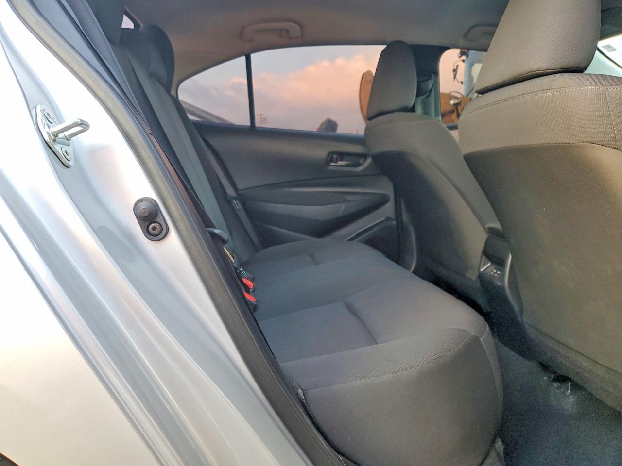 2024 TOYOTA COROLLA LE photo 10