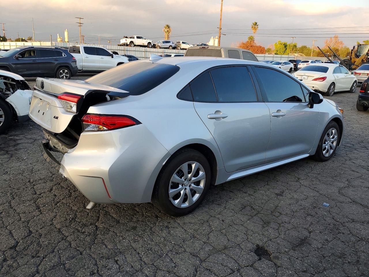 2024 TOYOTA COROLLA LE photo 3