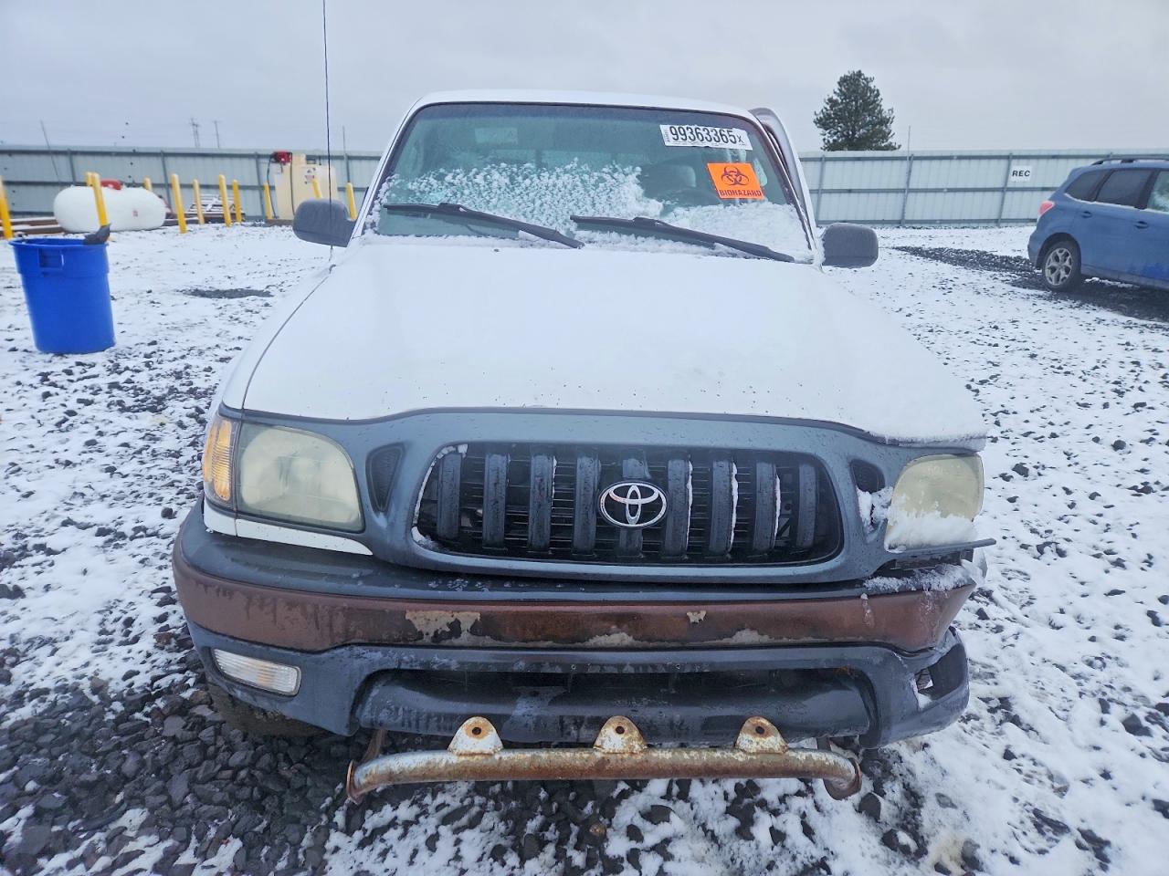 2004 TOYOTA TACOMA photo 9