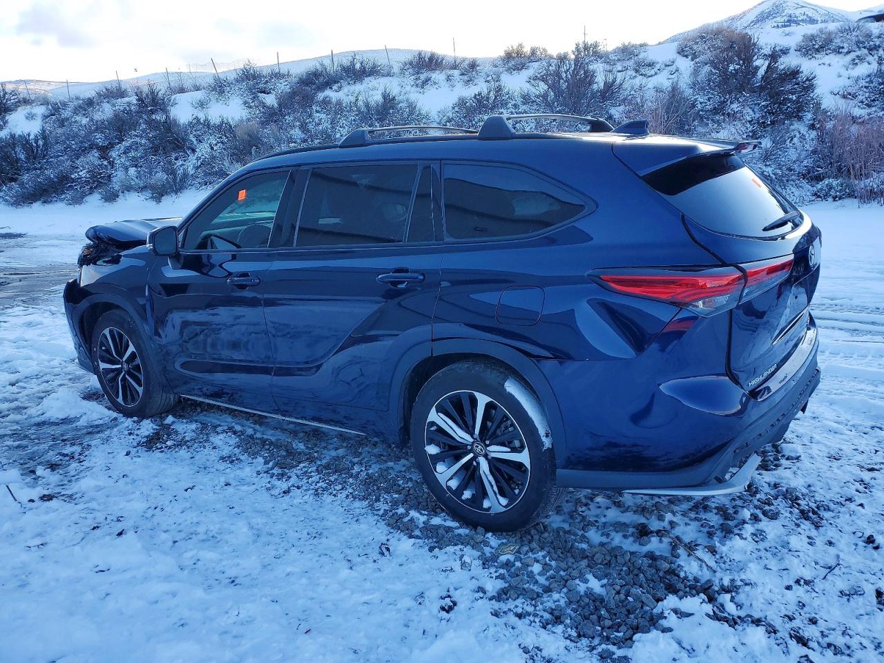 2021 TOYOTA HIGHLANDER XSE photo 2