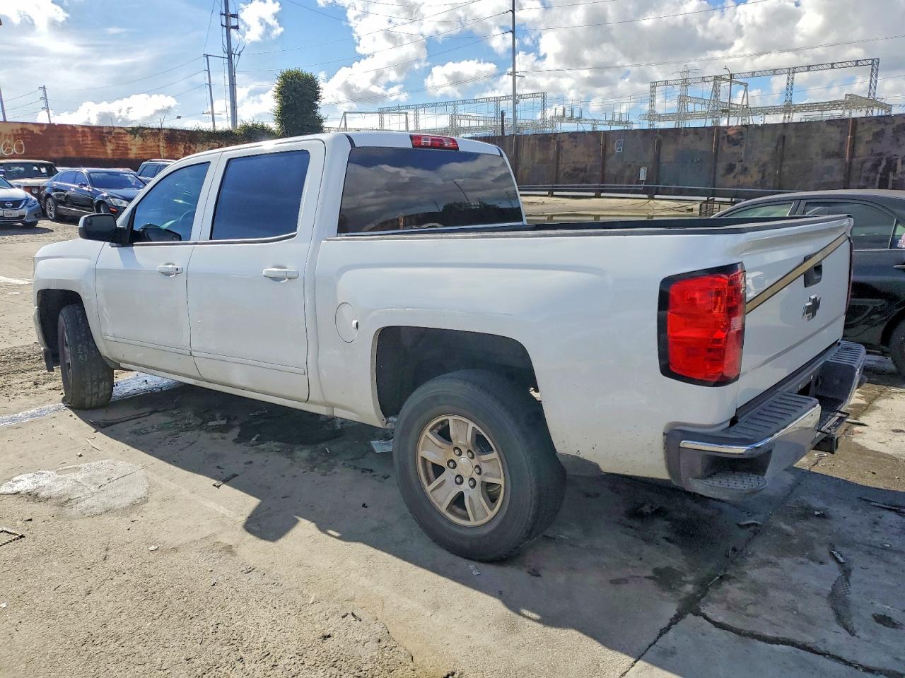 2018 CHEVROLET SILVERADO C1500 LT photo 2