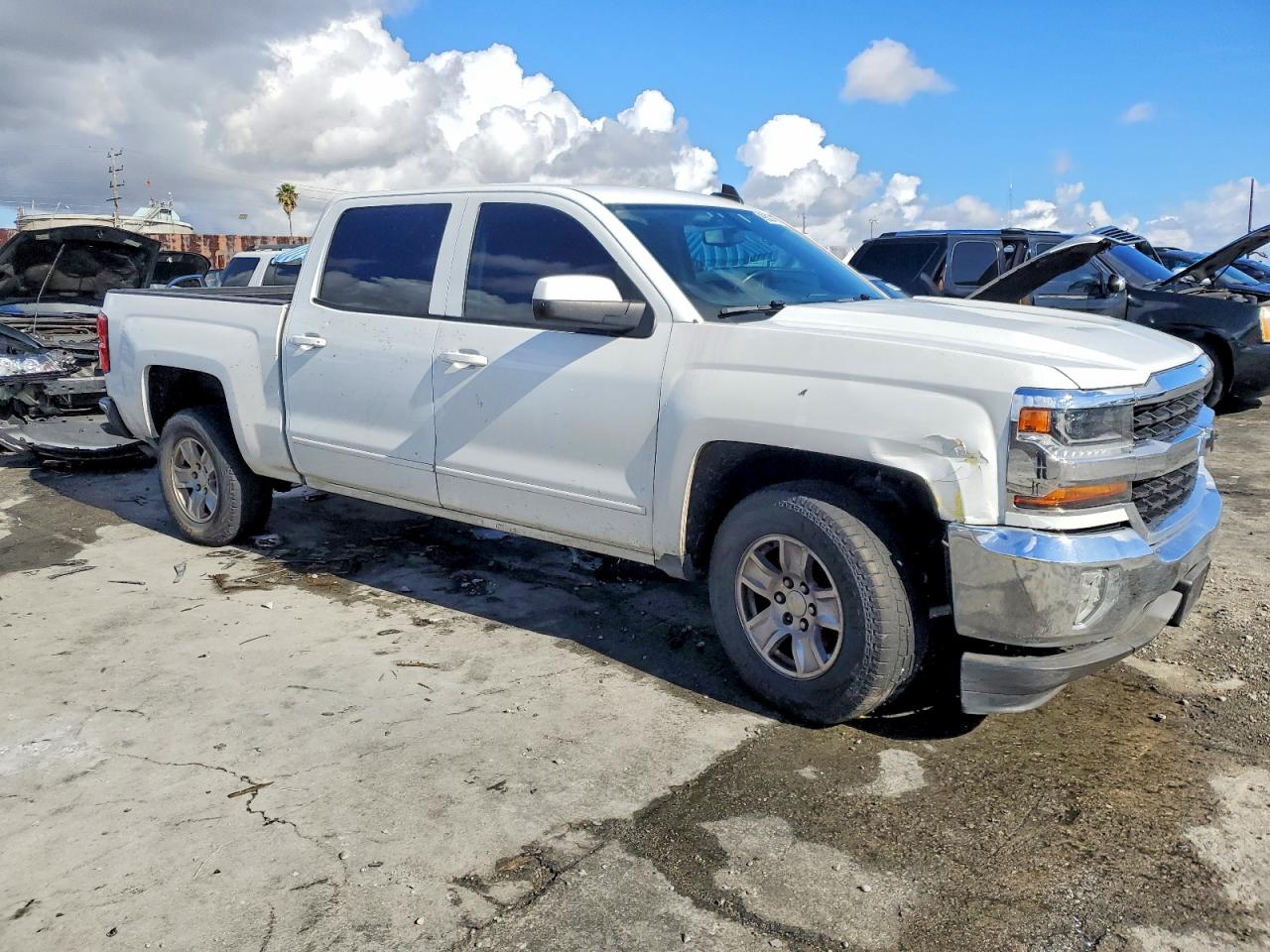 2018 CHEVROLET SILVERADO C1500 LT photo 4