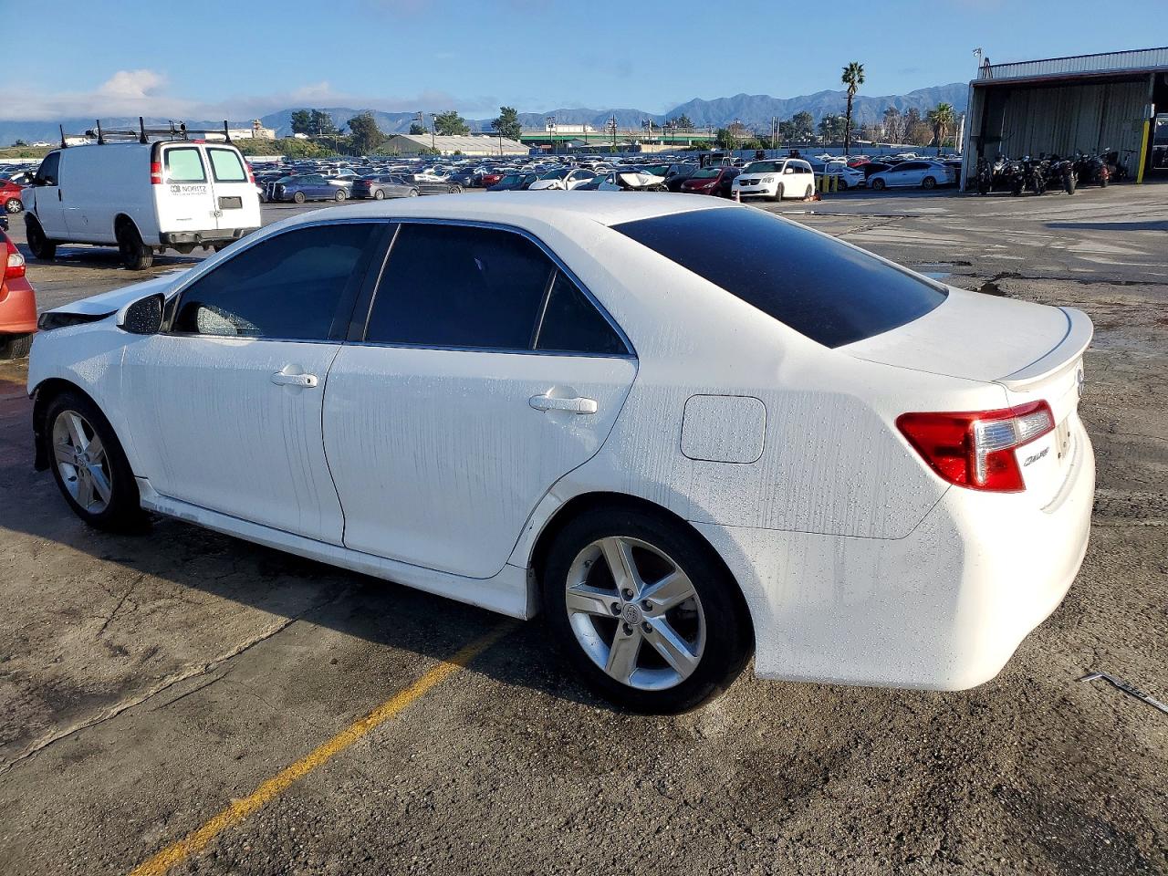 2014 TOYOTA CAMRY L photo 2