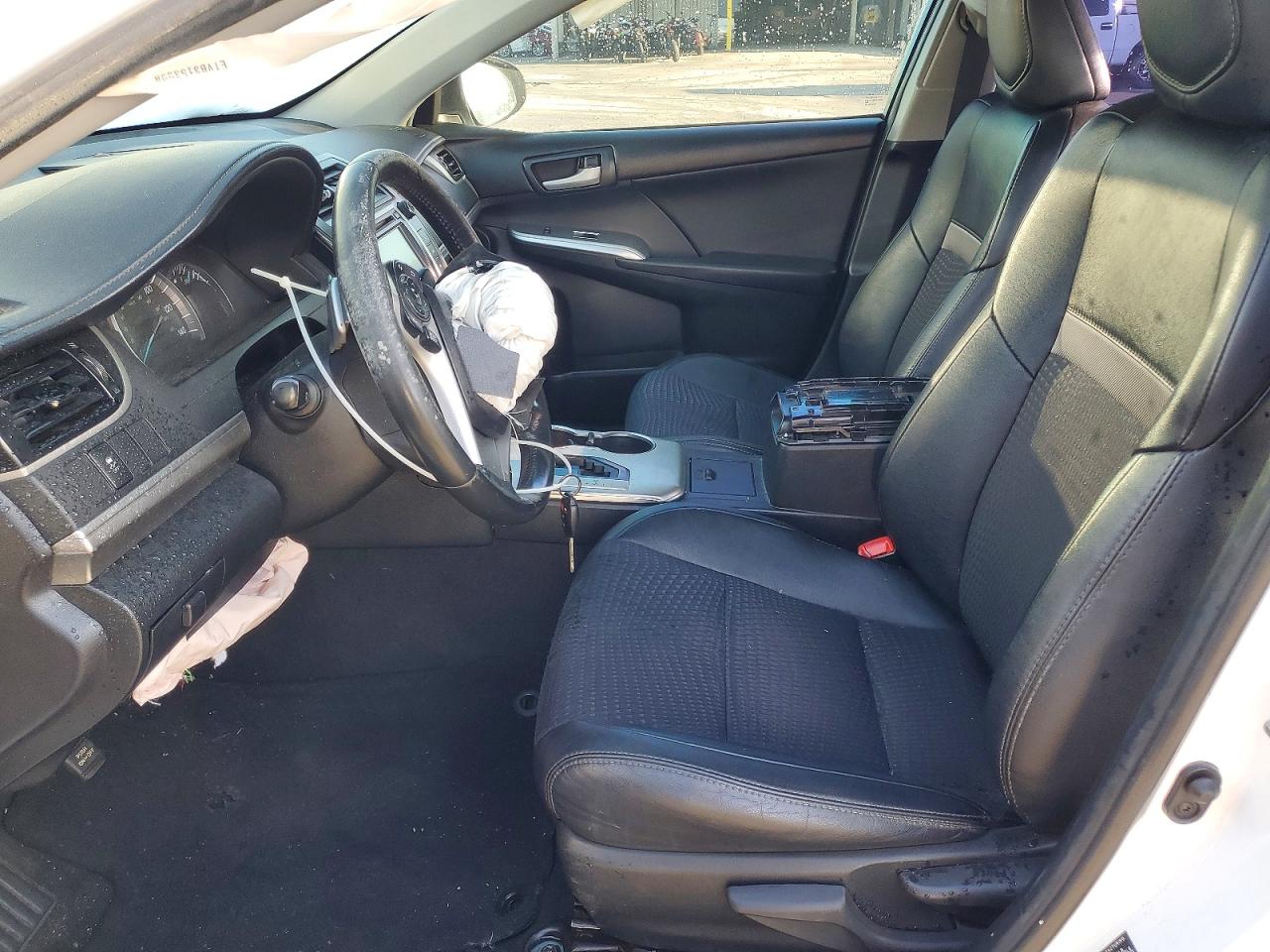 2014 TOYOTA CAMRY L photo 7