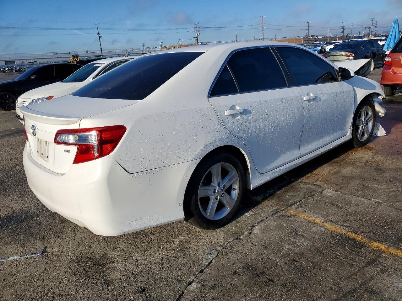 2014 TOYOTA CAMRY L photo 3