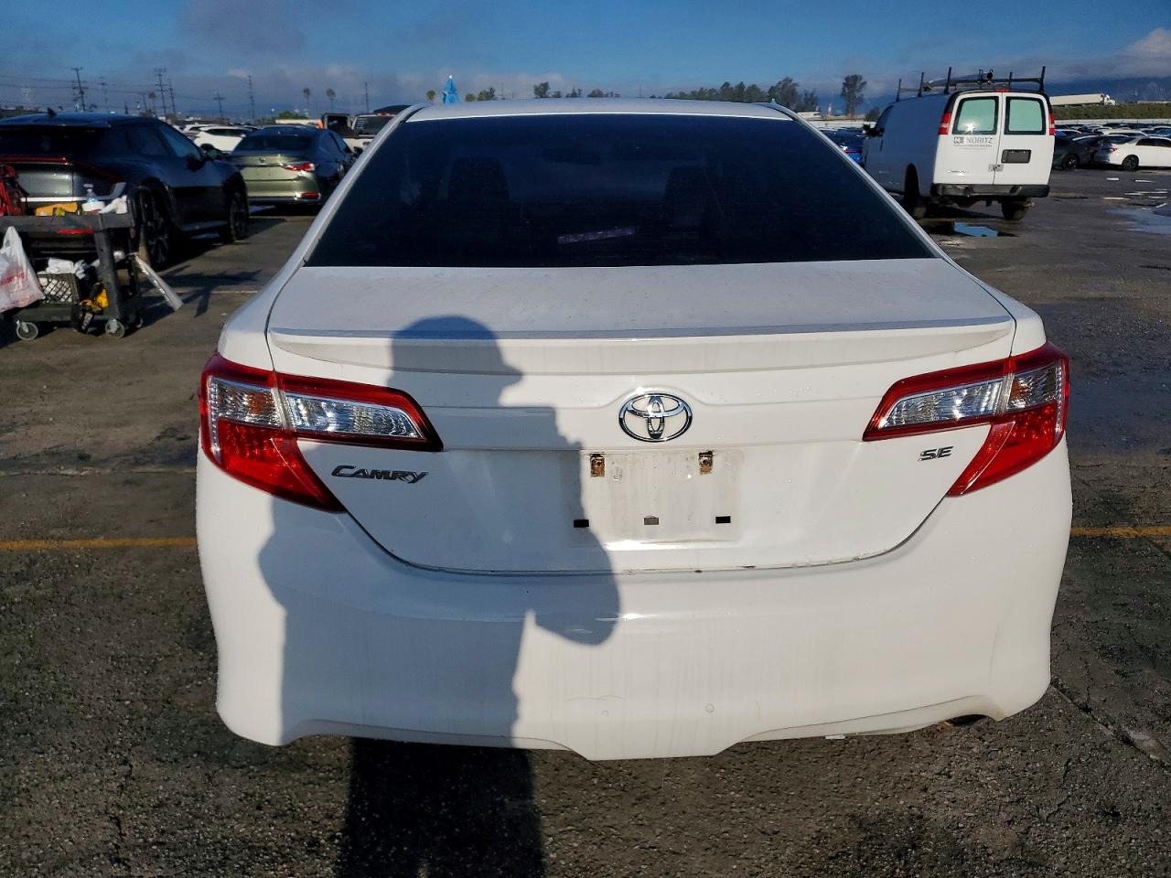 2014 TOYOTA CAMRY L photo 6
