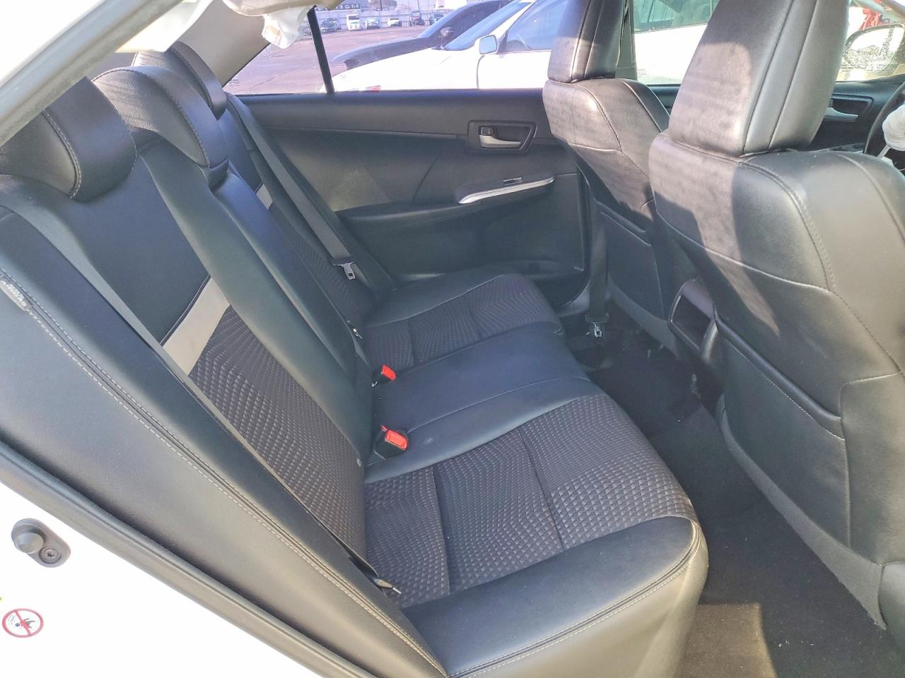 2014 TOYOTA CAMRY L photo 10