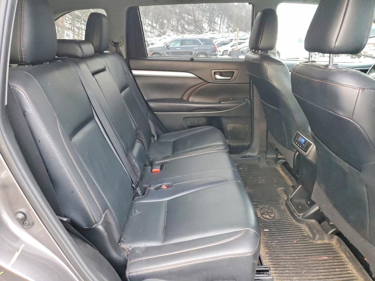 2019 TOYOTA HIGHLANDER SE photo 11