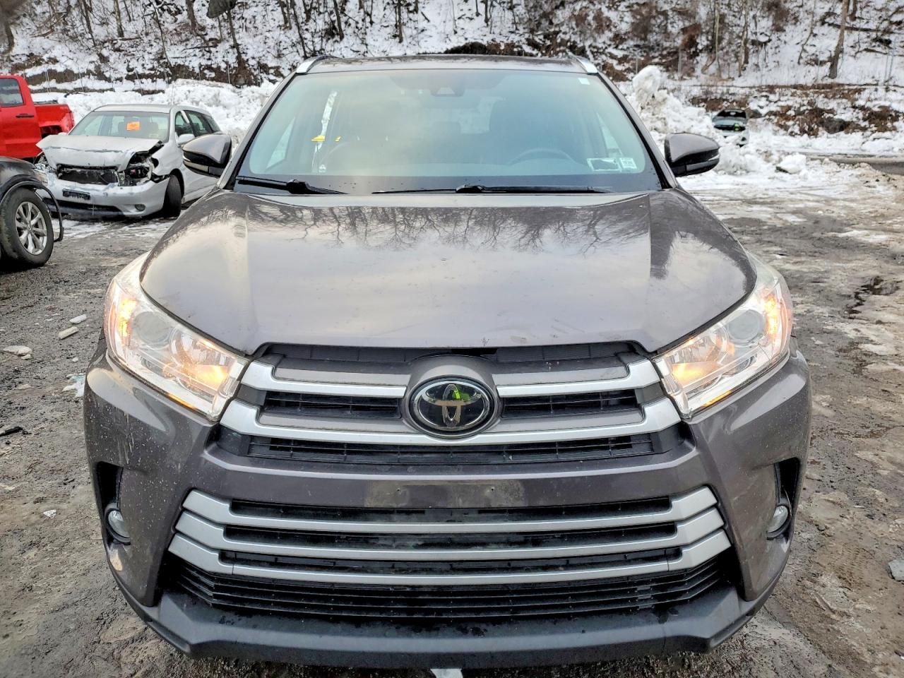2019 TOYOTA HIGHLANDER SE photo 5
