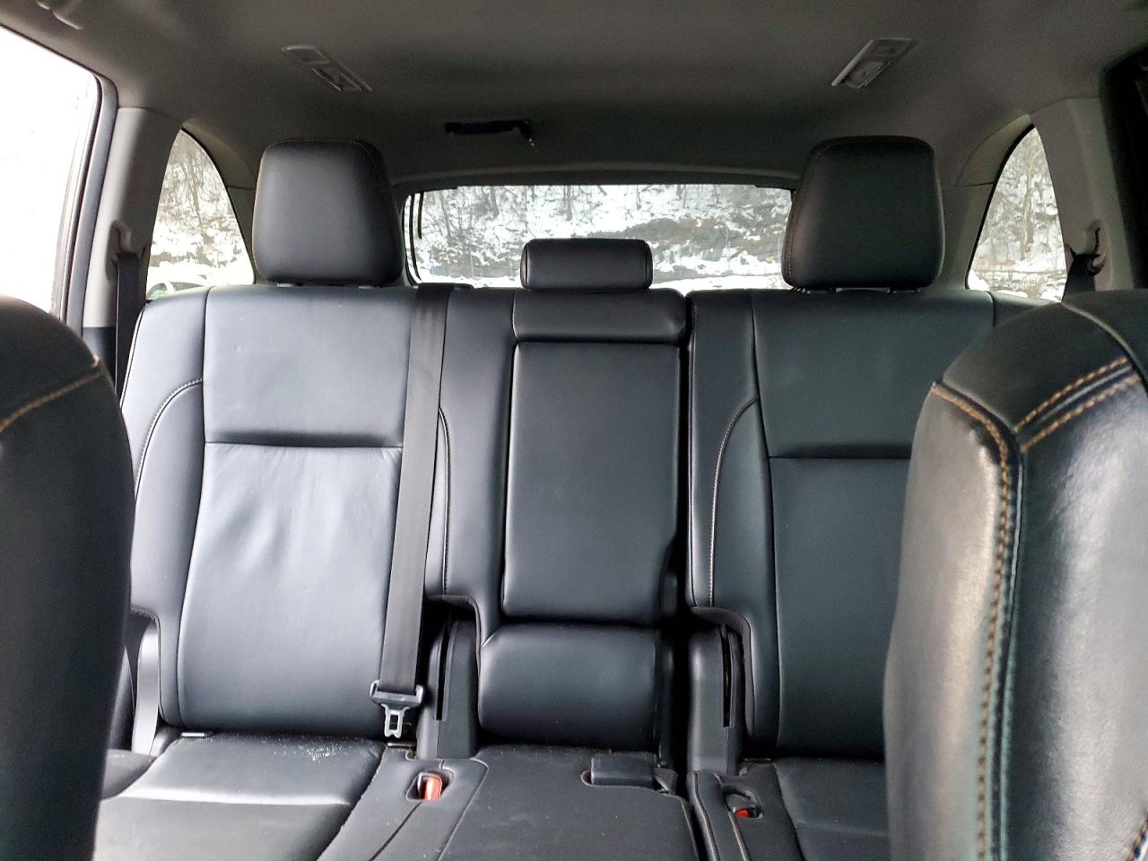 2019 TOYOTA HIGHLANDER SE photo 10