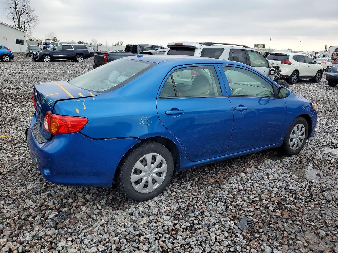 2010 TOYOTA COROLLA BASE photo 3