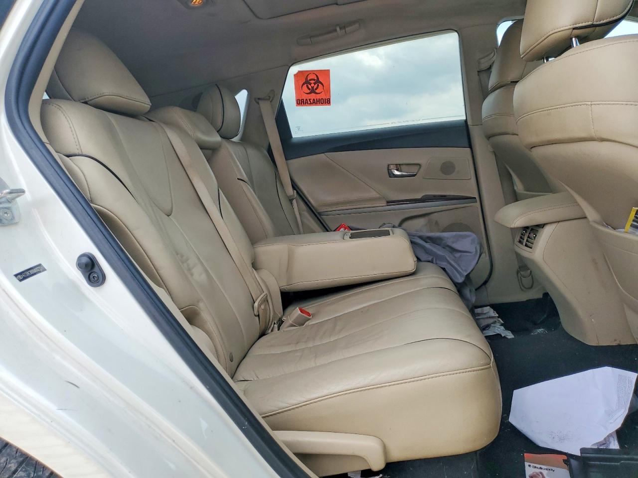 2010 TOYOTA VENZA photo 11