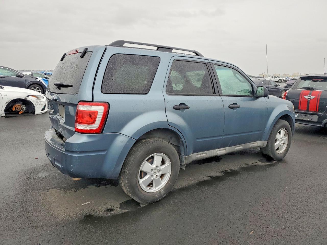 2010 FORD ESCAPE XLT photo 3