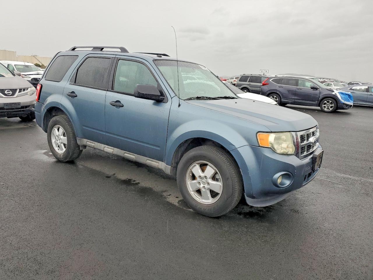 2010 FORD ESCAPE XLT photo 4