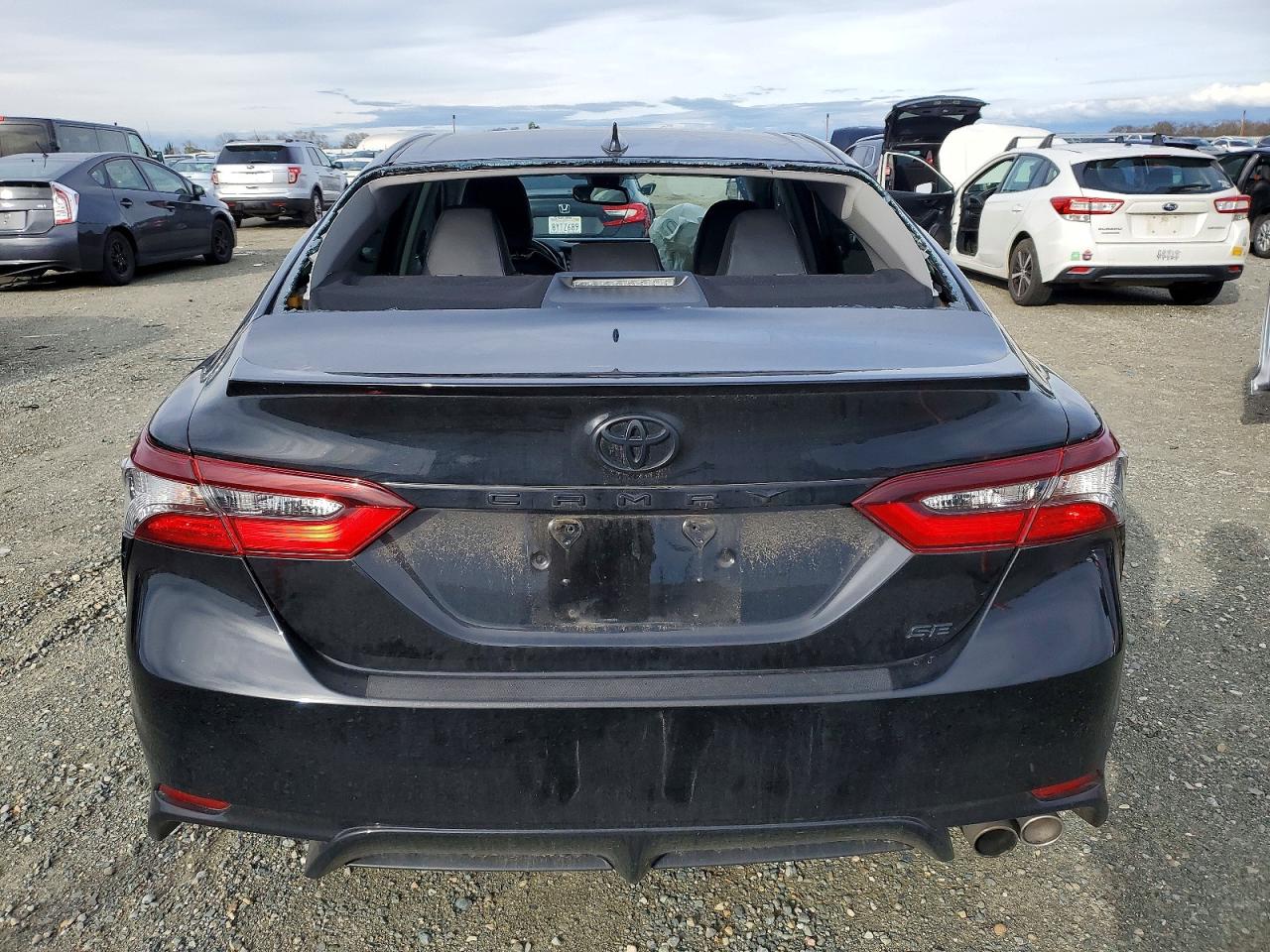 2021 TOYOTA CAMRY SE photo 6