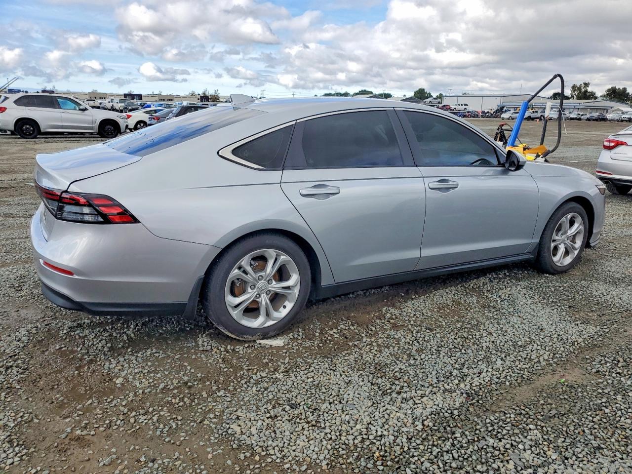 2024 HONDA ACCORD LX photo 3