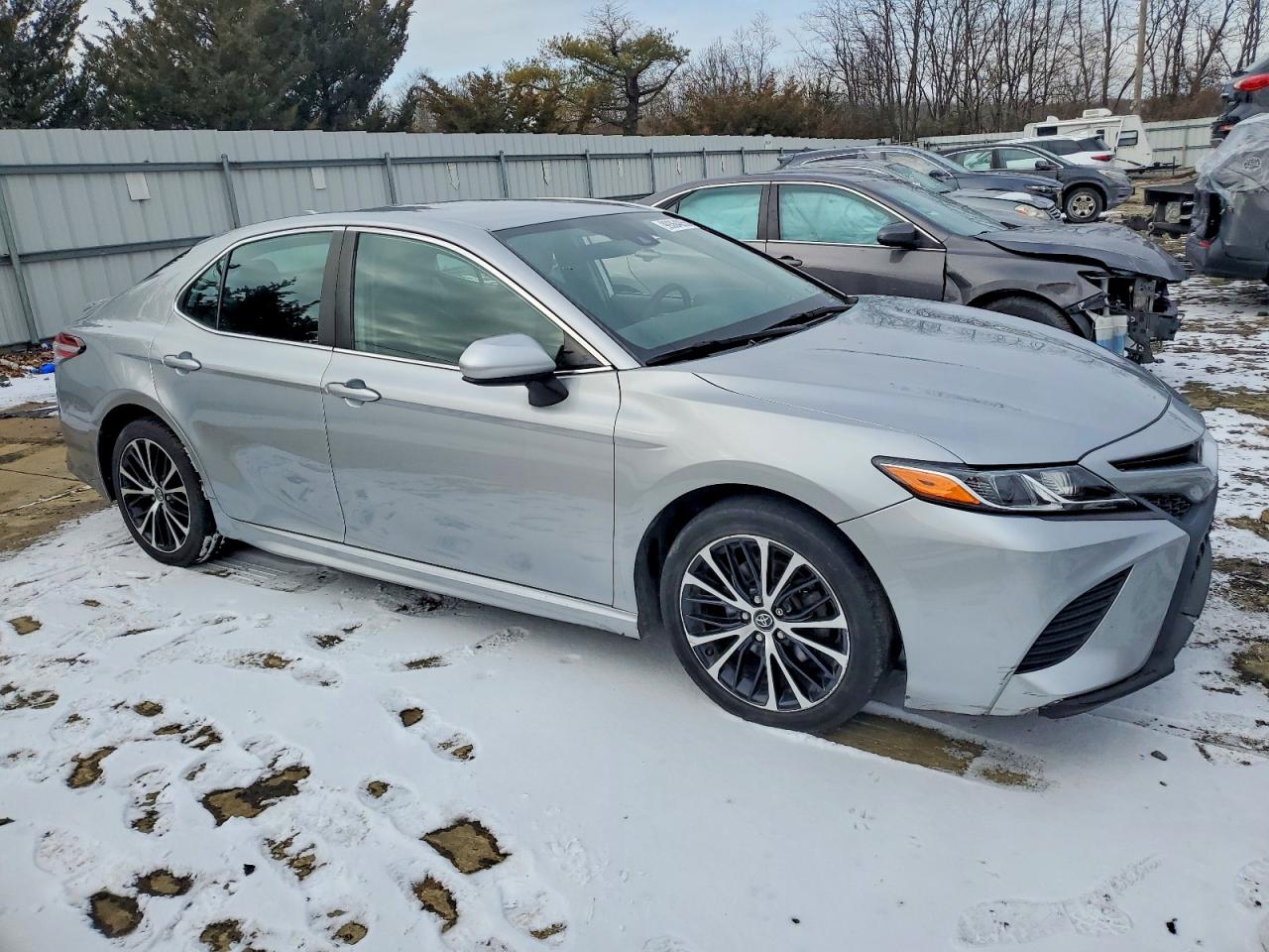 2020 TOYOTA CAMRY SE photo 4