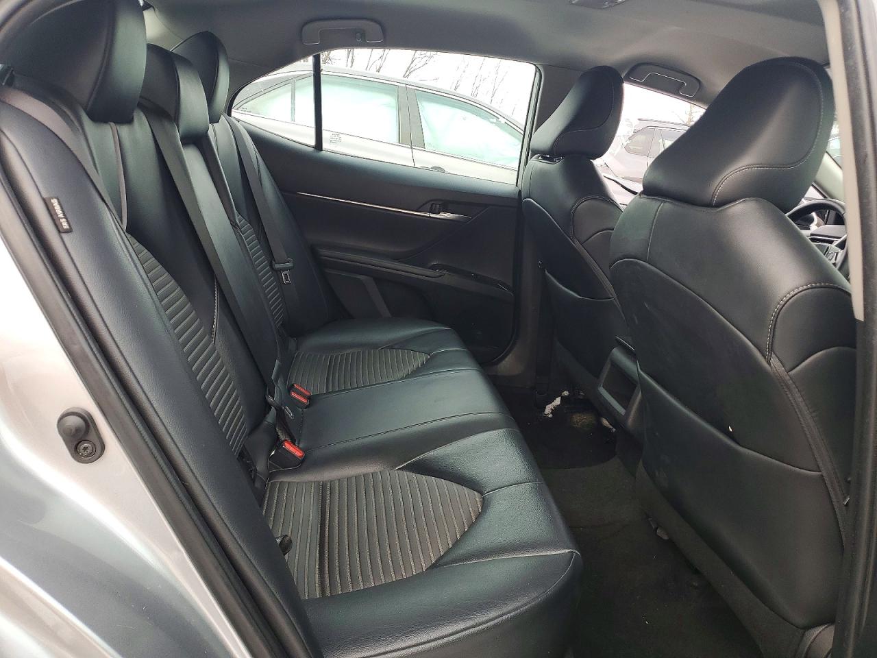 2020 TOYOTA CAMRY SE photo 10