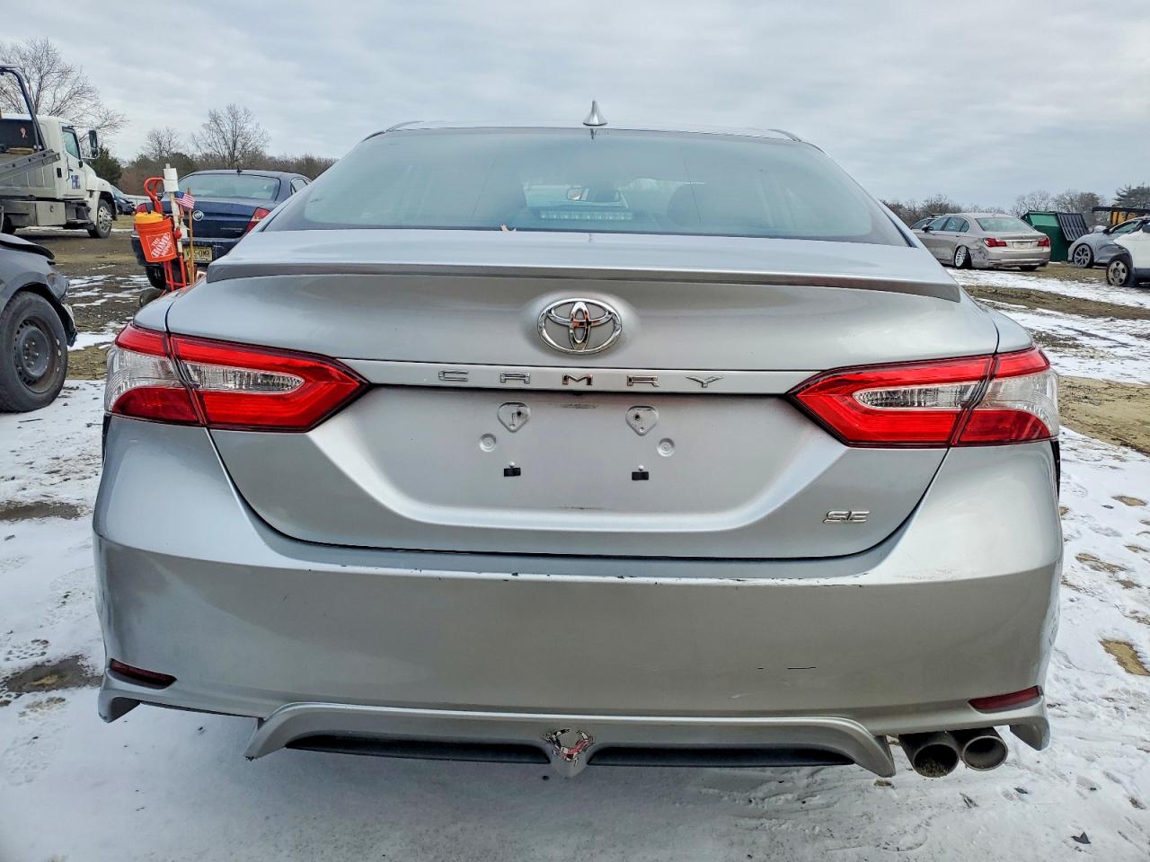 2020 TOYOTA CAMRY SE photo 6