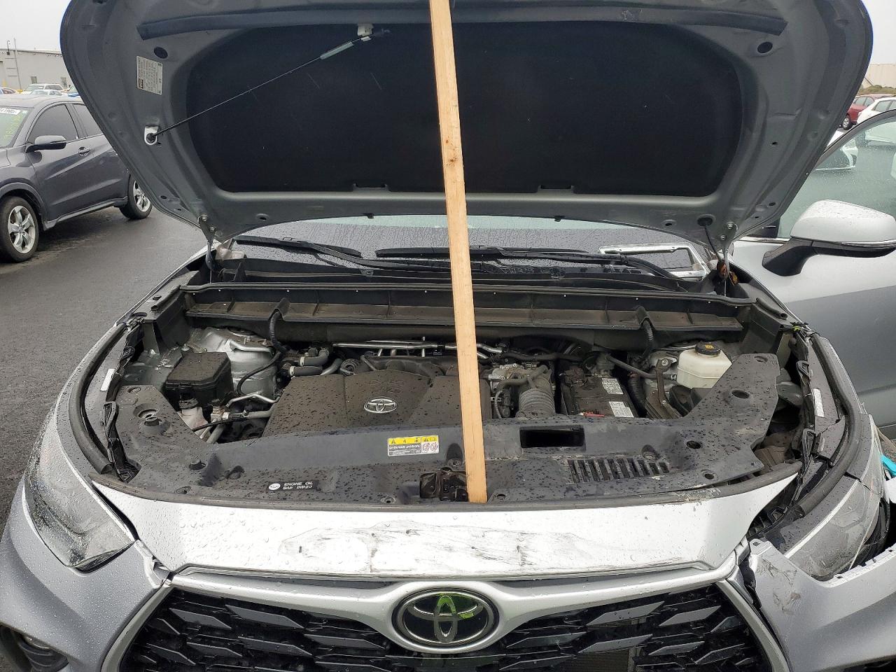 2021 TOYOTA HIGHLANDER XLE photo 12