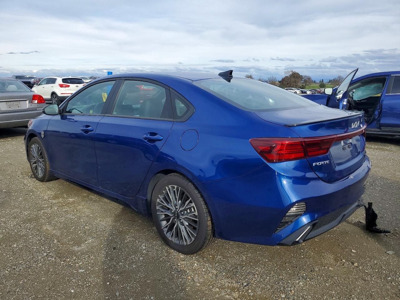 2024 KIA FORTE GT LINE photo 4