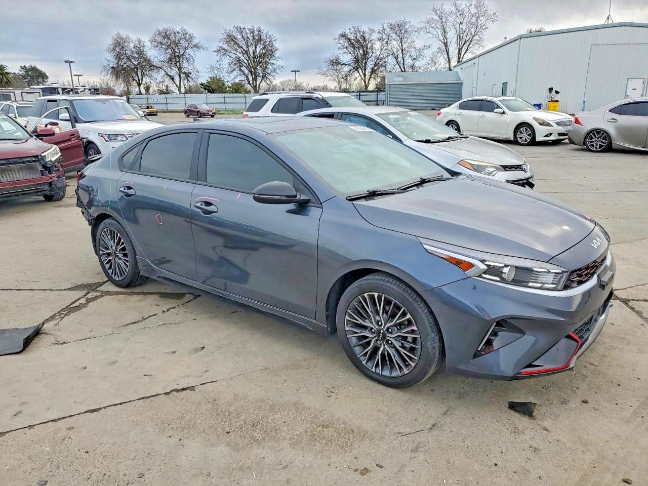 2023 KIA FORTE GT LINE photo 4