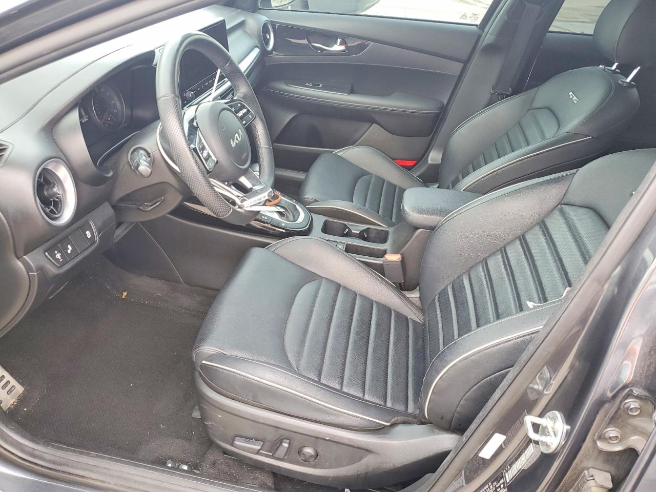 2023 KIA FORTE GT LINE photo 7