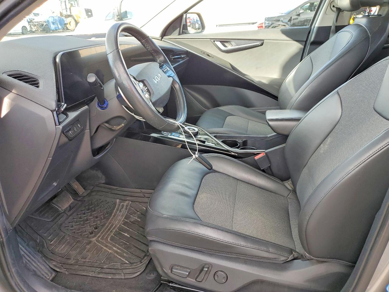 2023 KIA NIRO photo 7