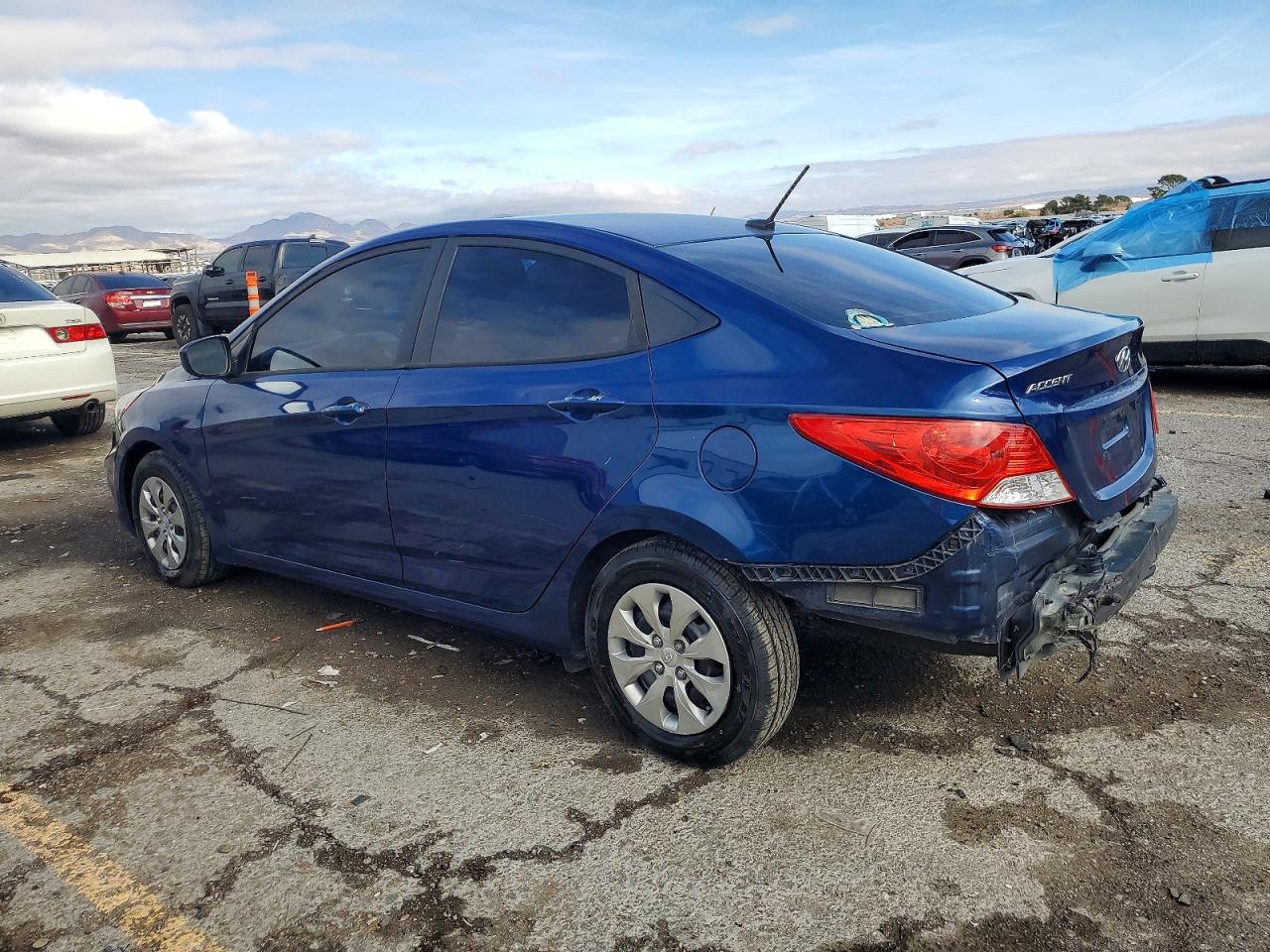 2017 HYUNDAI ACCENT SE photo 2